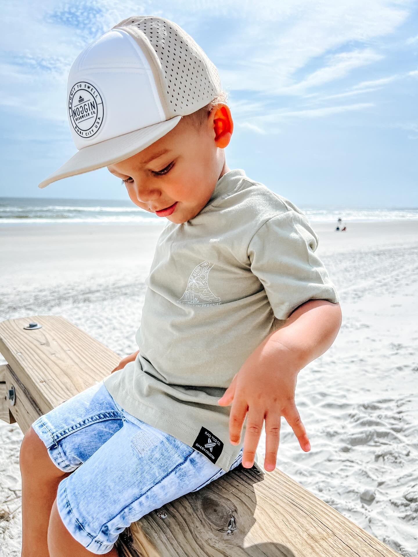 LOST IN PARADISE TEE