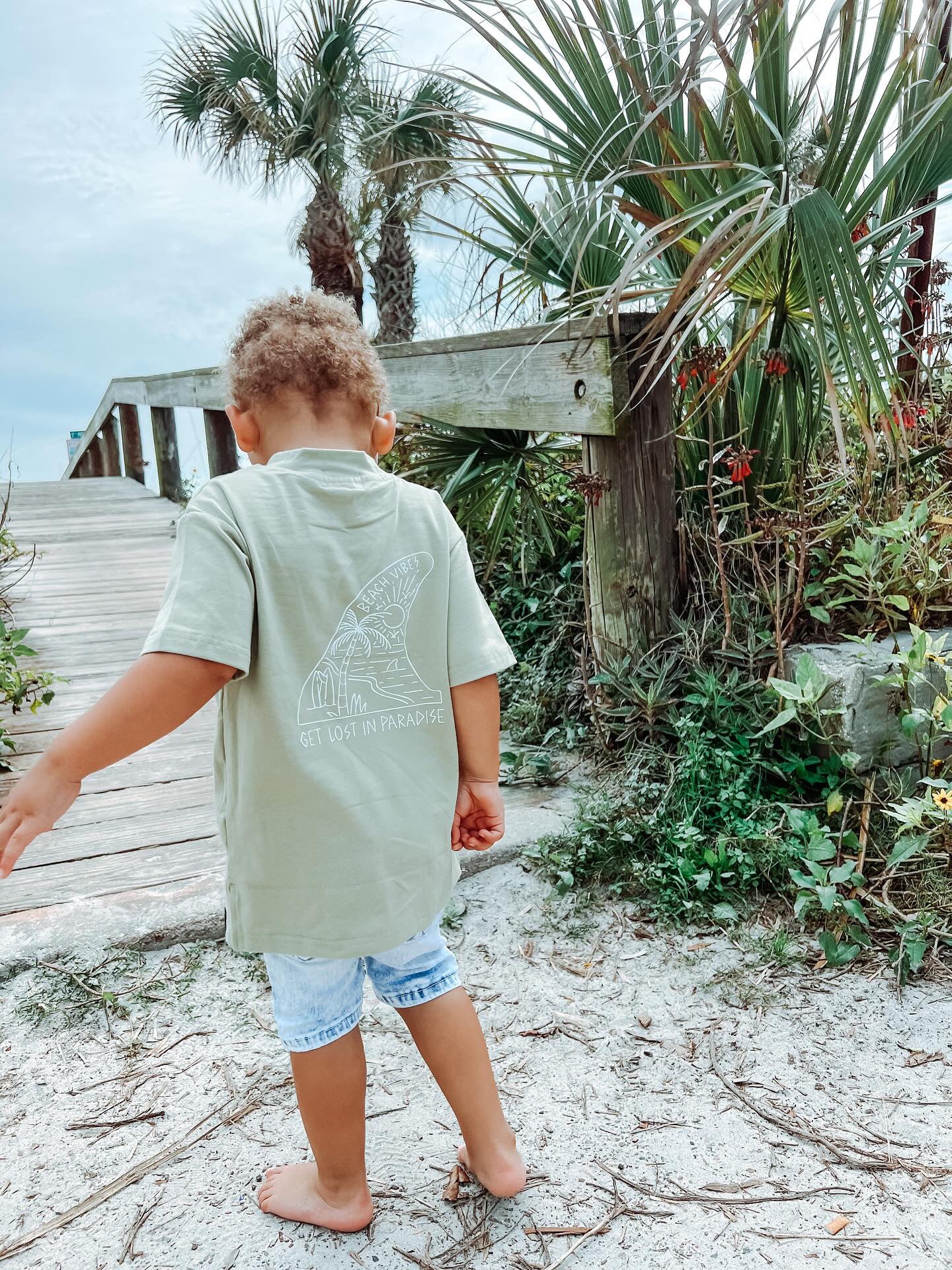 LOST IN PARADISE TEE
